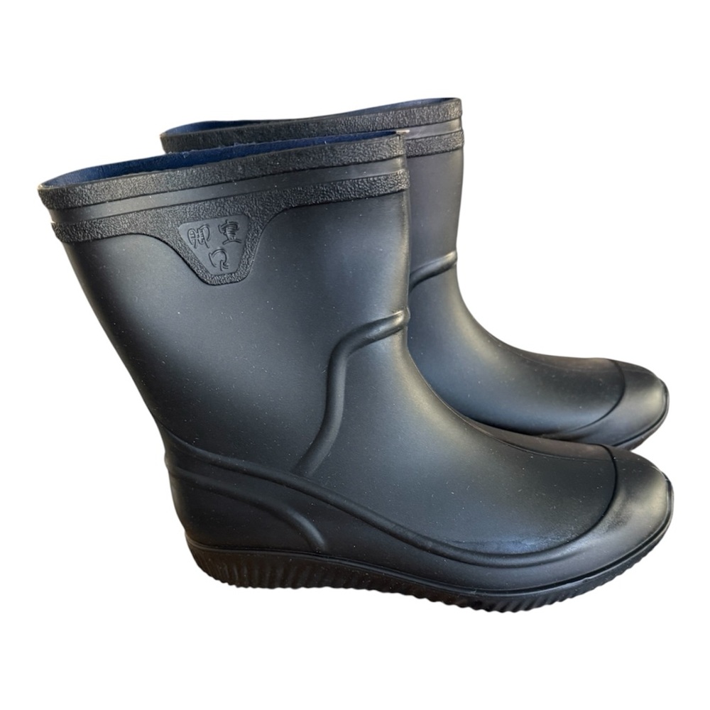 Women’s Sanmm Black Rubber Ankle Boots 
Size: 9.5